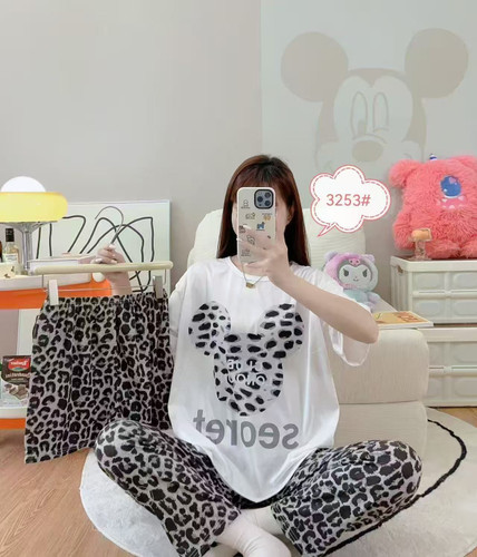 ست سه تیکه زنانه و دخترانه وارداتی (بلوز+شلوار+شورتک)