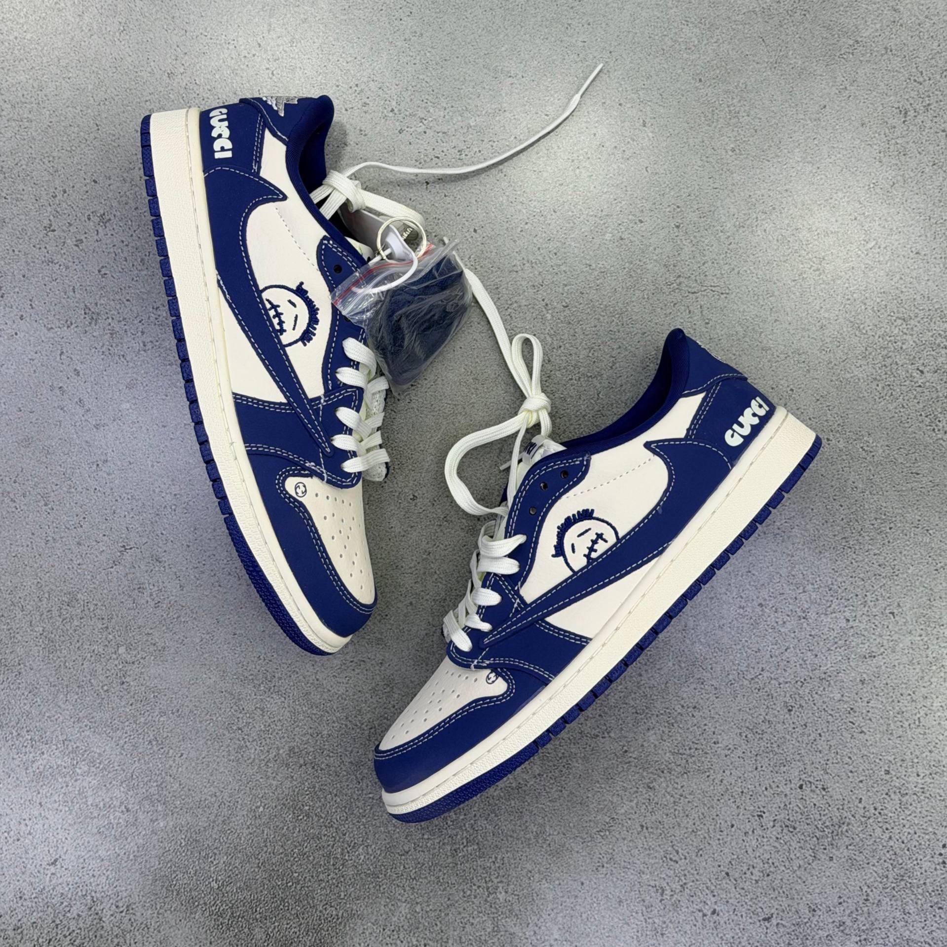 کفش جردن 1 ترویس اسکات Nike Air Jordan 1Travis Scott 258