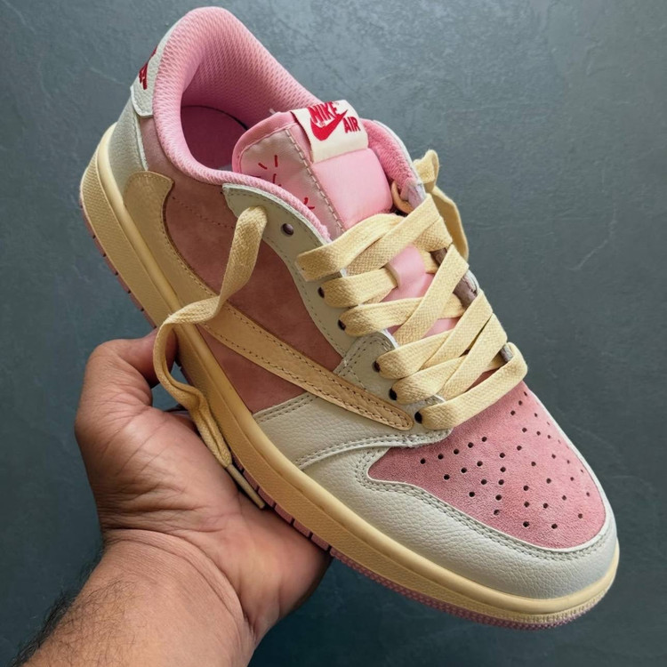 کفش جردن 1 ترویس اسکات Nike Air Jordan 1Travis Scott 276