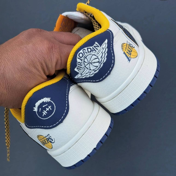کفش جردن 1 ترویس اسکات Nike Air Jordan 1Travis Scott 277